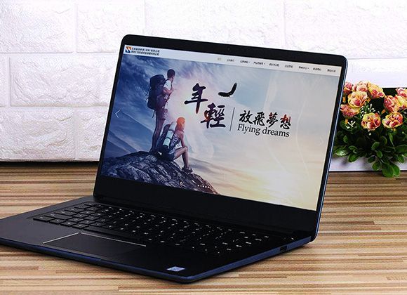 融資租賃企業(yè)寬屏網(wǎng)站設(shè)計(jì)